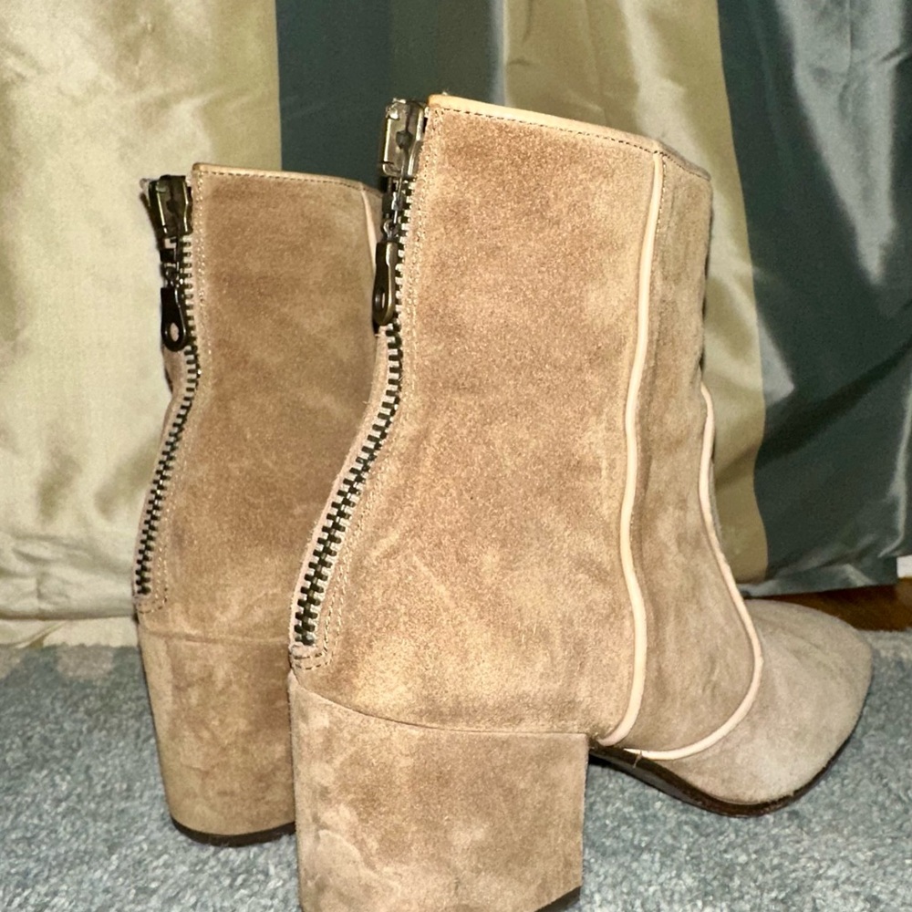 Alberto Fermani ‘one-of-a-kind’ Tan Suede Boots